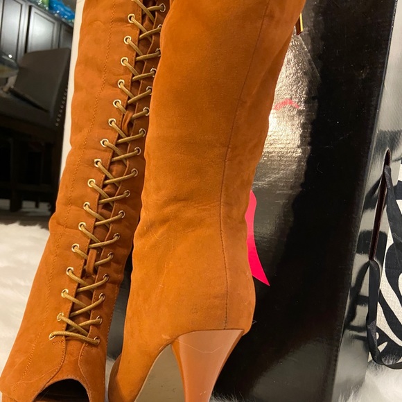 Boot - Picture 5 of 5